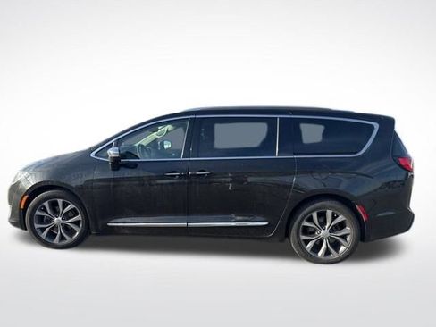 Used 2017 Chrysler Pacifica Limited w/ UConnect Theater Package image 2