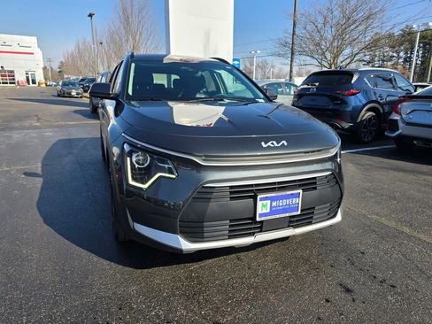 Used 2025 Kia Niro EX image 9