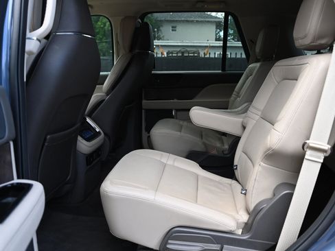 Used 2022 Lincoln Navigator Reserve image 18