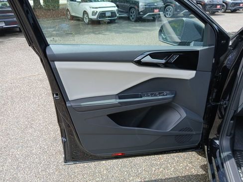 New 2025 Volkswagen Taos S image 10