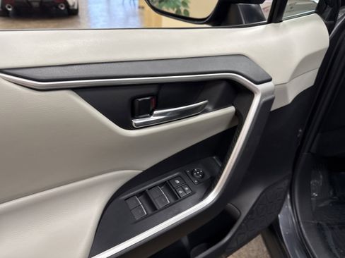 Used 2022 Toyota RAV4 XLE w/ Convenience Package image 28