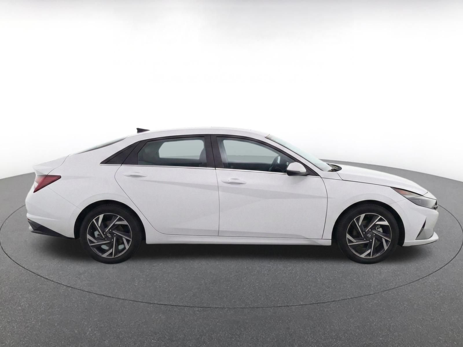 Used 2025 Hyundai Elantra Limited FWD image 9