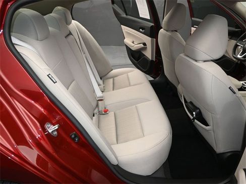 Used 2022 Nissan Altima 2.5 SV w/ SV Premium Package image 17