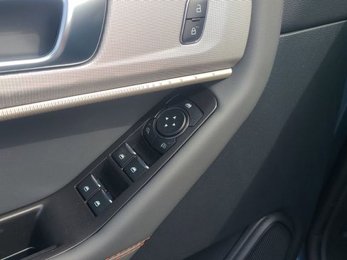 Used 2025 Ford Explorer Active image 23