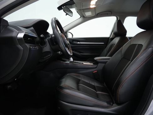 Used 2024 Nissan Altima 2.5 SR FWD image 11
