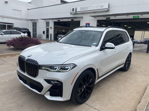 Certified 2022 BMW X7 M50i image 1