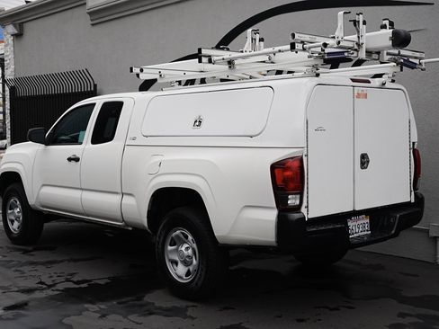 Used 2020 Toyota Tacoma SR image 6