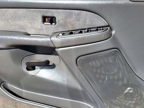 Used 2003 Chevrolet Silverado 2500 LS w/ Skid Plate Package AWD/4WD image 12