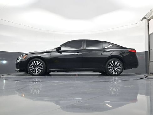 Used 2023 Nissan Altima 2.5 SV w/ SV Premium Package FWD image 19