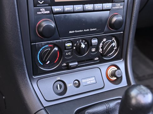 Used 2002 MAZDA MX-5 Miata RWD image 25