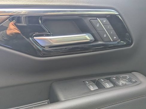 Used 2025 Chevrolet Suburban High Country AWD/4WD image 5