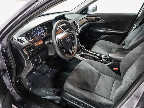 Used 2017 Honda Accord EX image 18