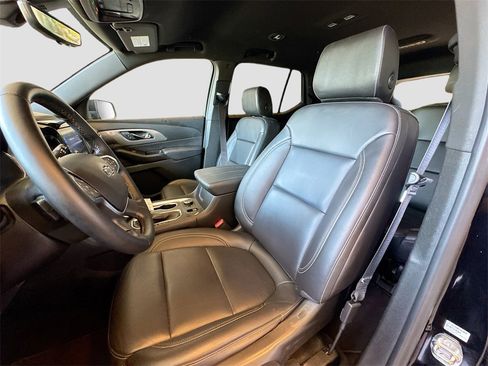 Used 2023 Chevrolet Traverse LT w/ Midnight/Sport Edition image 18