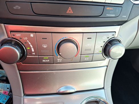 Used 2011 Toyota Highlander 2WD image 26