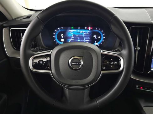 Certified 2025 Volvo XC60 B5 Plus AWD/4WD image 19