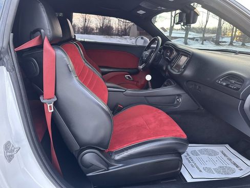 Used 2015 Dodge Challenger SRT w/ Technology Group image 25