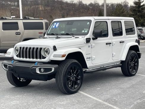Used 2024 Jeep Wrangler Unlimited Sahara w/ Safety Group image 14