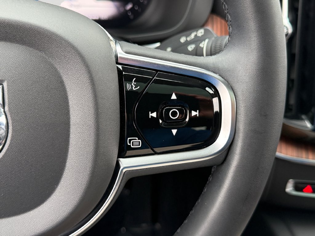 Certified 2023 Volvo XC60 B5 Plus w/ Climate Package AWD/4WD image 21