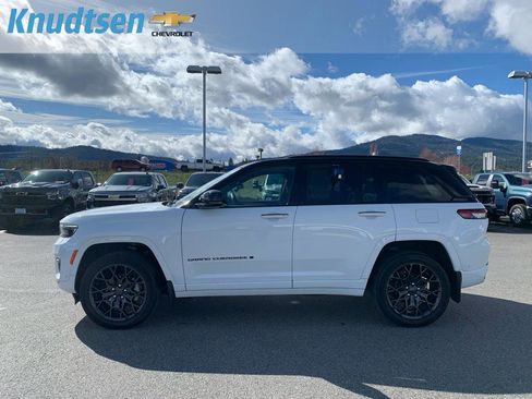 Used 2025 Jeep Grand Cherokee Summit image 4