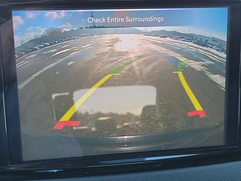 Used 2024 Chrysler Pacifica Touring-L image 27