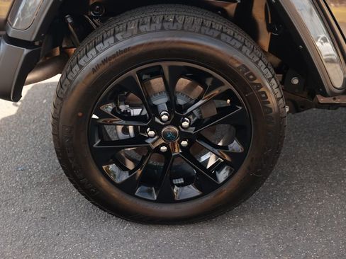 Used 2025 Jeep Wrangler Unlimited Sahara w/ Safety Group AWD/4WD image 9