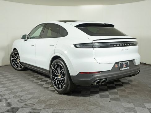 Certified 2024 Porsche Cayenne Coupe AWD/4WD image 3