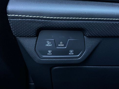 Used 2025 Volkswagen Atlas SE image 23