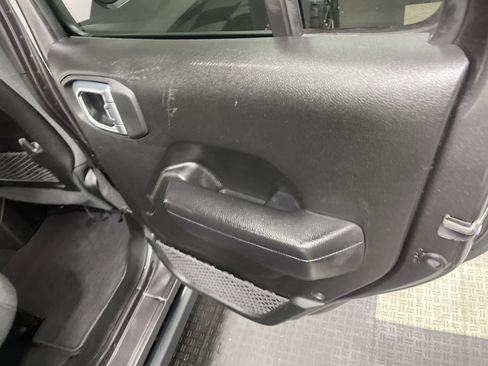 Used 2024 Jeep Wrangler Unlimited Rubicon AWD/4WD image 19