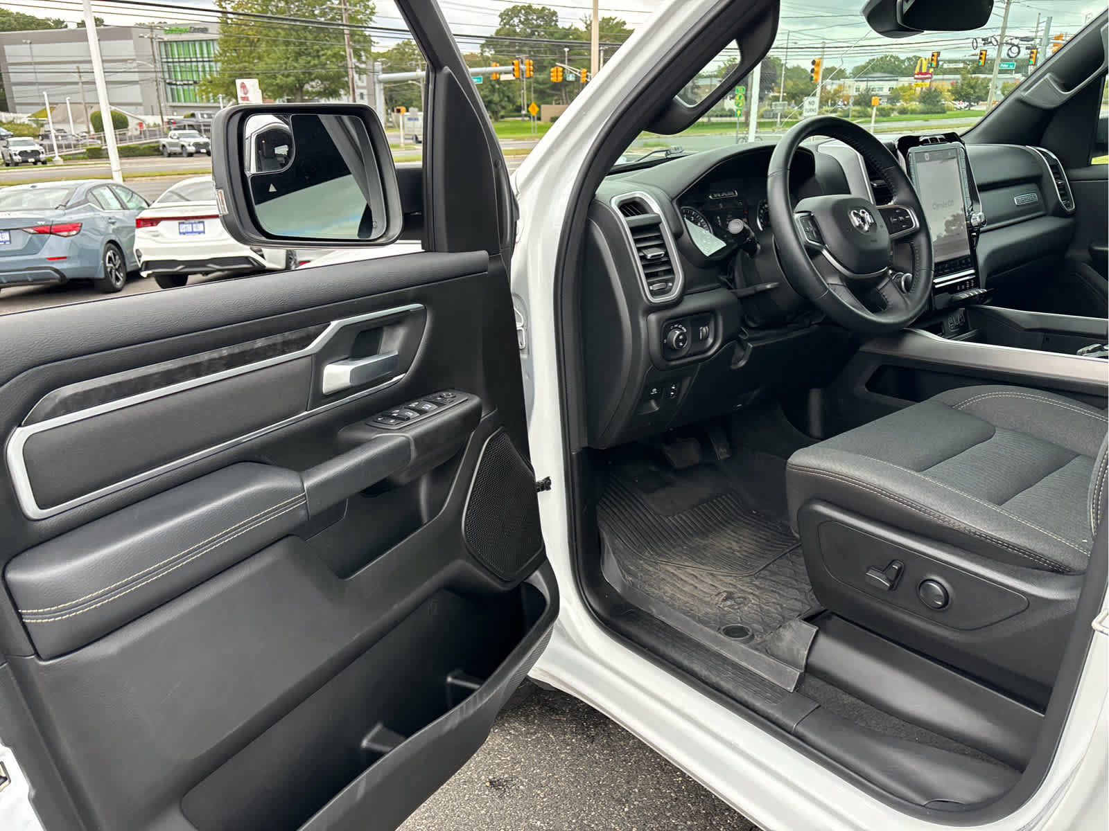 Used 2023 RAM 1500 Big Horn AWD/4WD image 7