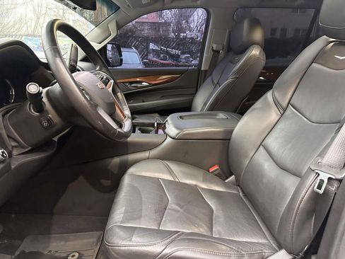 Used 2019 Cadillac Escalade ESV Luxury image 17