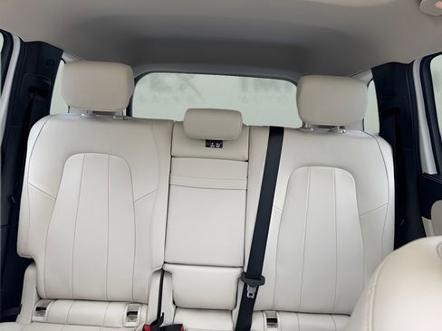 Used 2022 Mercedes-Benz GLB 250 4MATIC w/ Premium Package Lite image 12