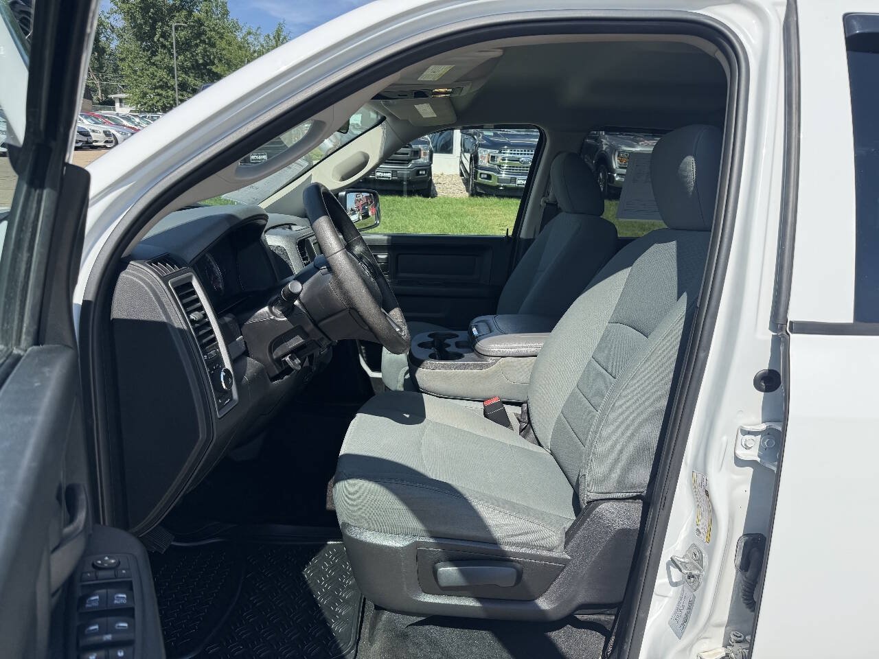 Used 2017 RAM 1500 Express AWD/4WD image 11
