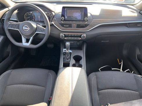 Used 2025 Nissan Altima 2.5 SV image 10