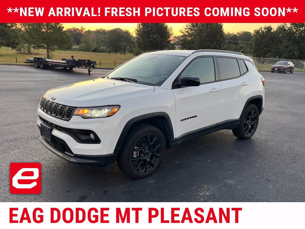 Used 2026 Jeep Compass Latitude AWD/4WD image 2