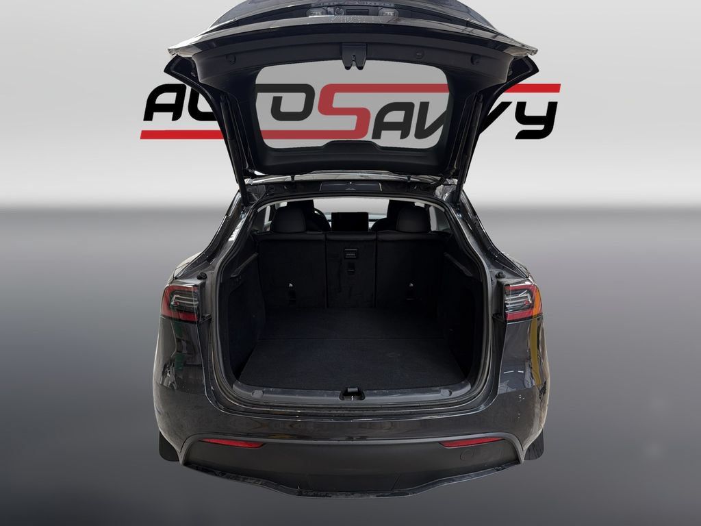 Used 2024 Tesla Model Y 2WD image 18