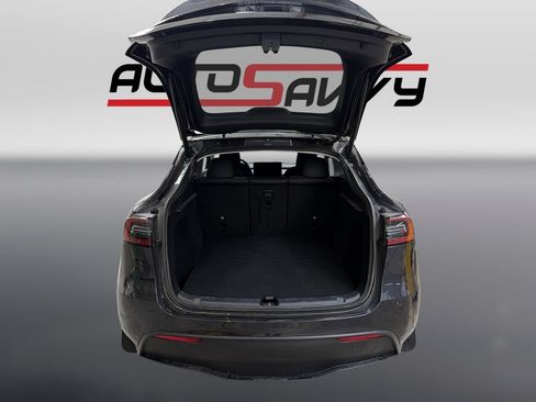 Used 2024 Tesla Model Y 2WD image 18