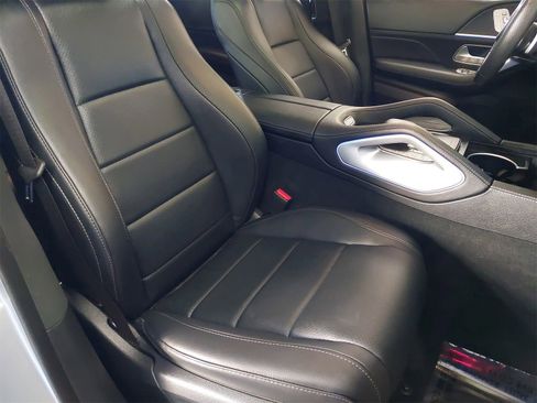 Used 2024 Mercedes-Benz GLS 450 4MATIC image 10