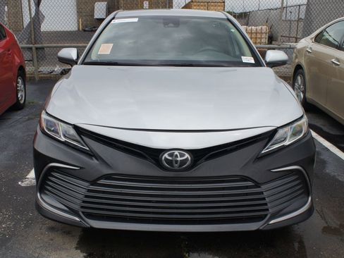 Used 2022 Toyota Camry LE FWD image 2