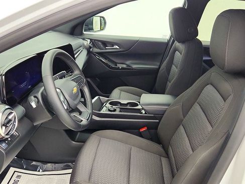 Used 2026 Chevrolet Equinox LT w/ Safety and Technology Package FWD image 18