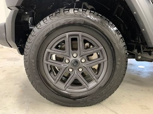 Used 2024 Jeep Wrangler Unlimited Sport AWD/4WD image 19