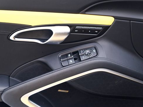 Used 2025 Porsche 718 Boxster S image 23