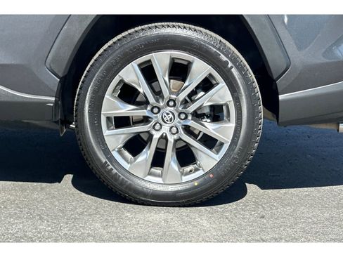 Used 2021 Toyota RAV4 XLE Premium image 32