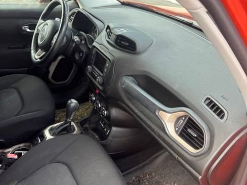 Used 2016 Jeep Renegade Latitude FWD image 57