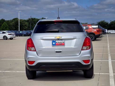Used 2022 Chevrolet Trax LS w/ Tint and Cruise Package FWD image 7