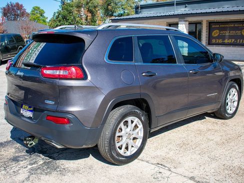 Used 2018 Jeep Cherokee Latitude Plus image 6