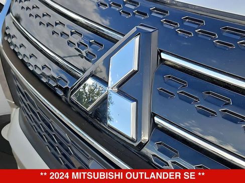 Used 2024 Mitsubishi Outlander SE FWD image 12