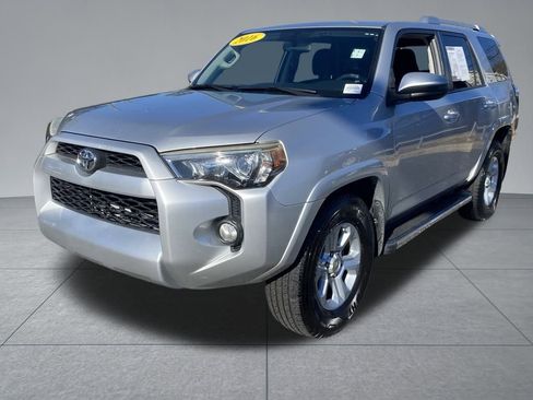 Used 2016 Toyota 4Runner SR5 image 2