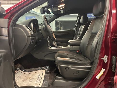 Used 2018 Jeep Grand Cherokee Laredo image 11