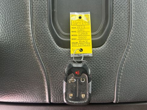 Used 2021 GMC Sierra 3500 Denali w/ Technology Package image 29