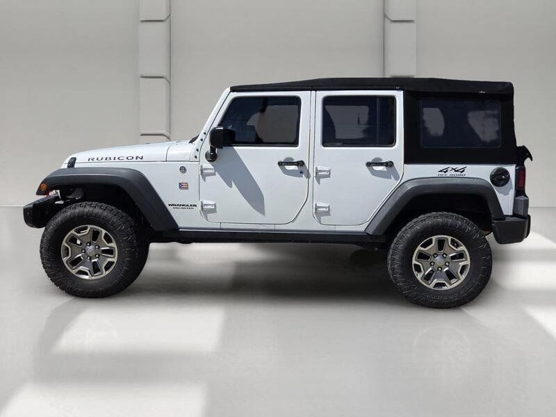 Used 2015 Jeep Wrangler Unlimited Rubicon w/ Connectivity Group AWD/4WD image 2